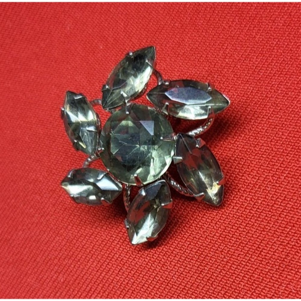 Avon Rhinestone Flower Brooch - Picture 3 of 9